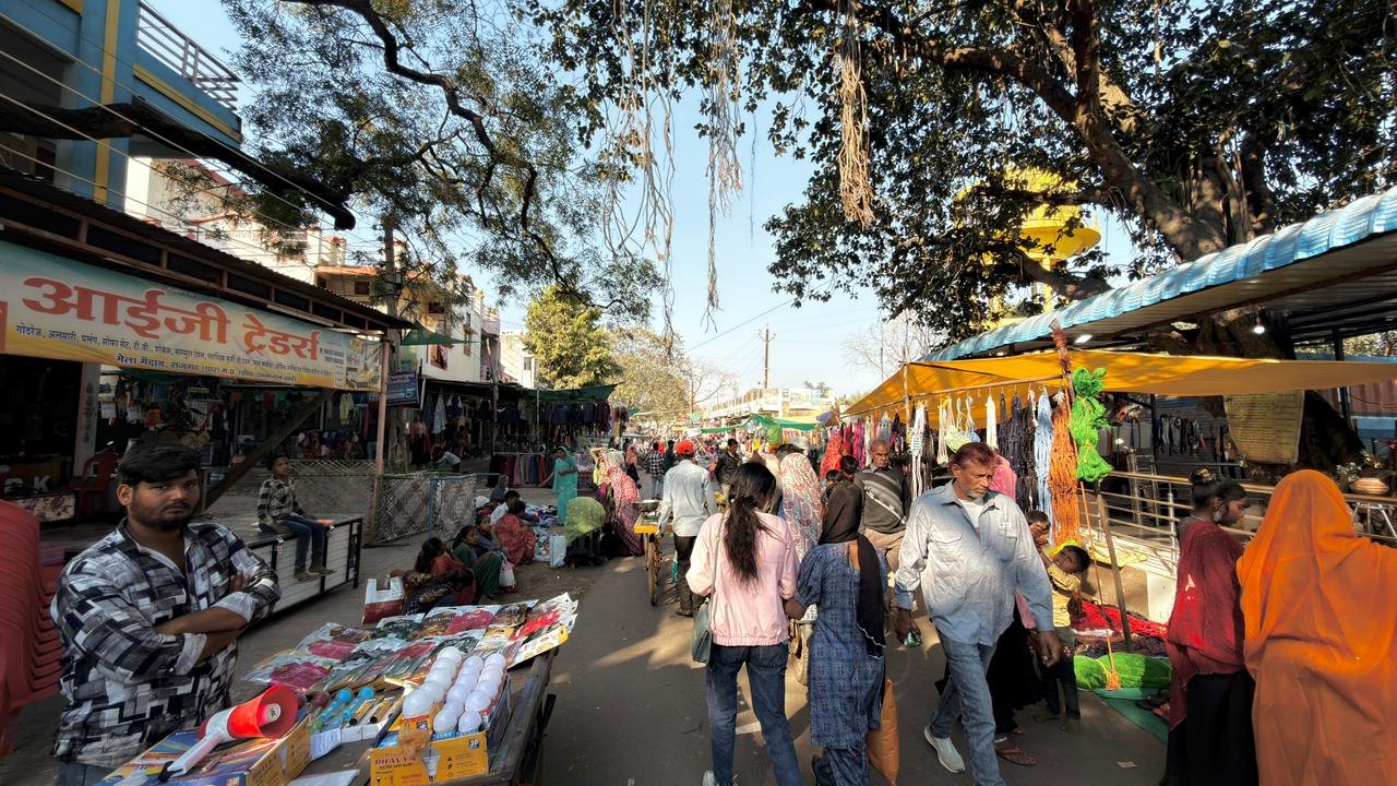 The bazaar lane — stalls, shade and flow